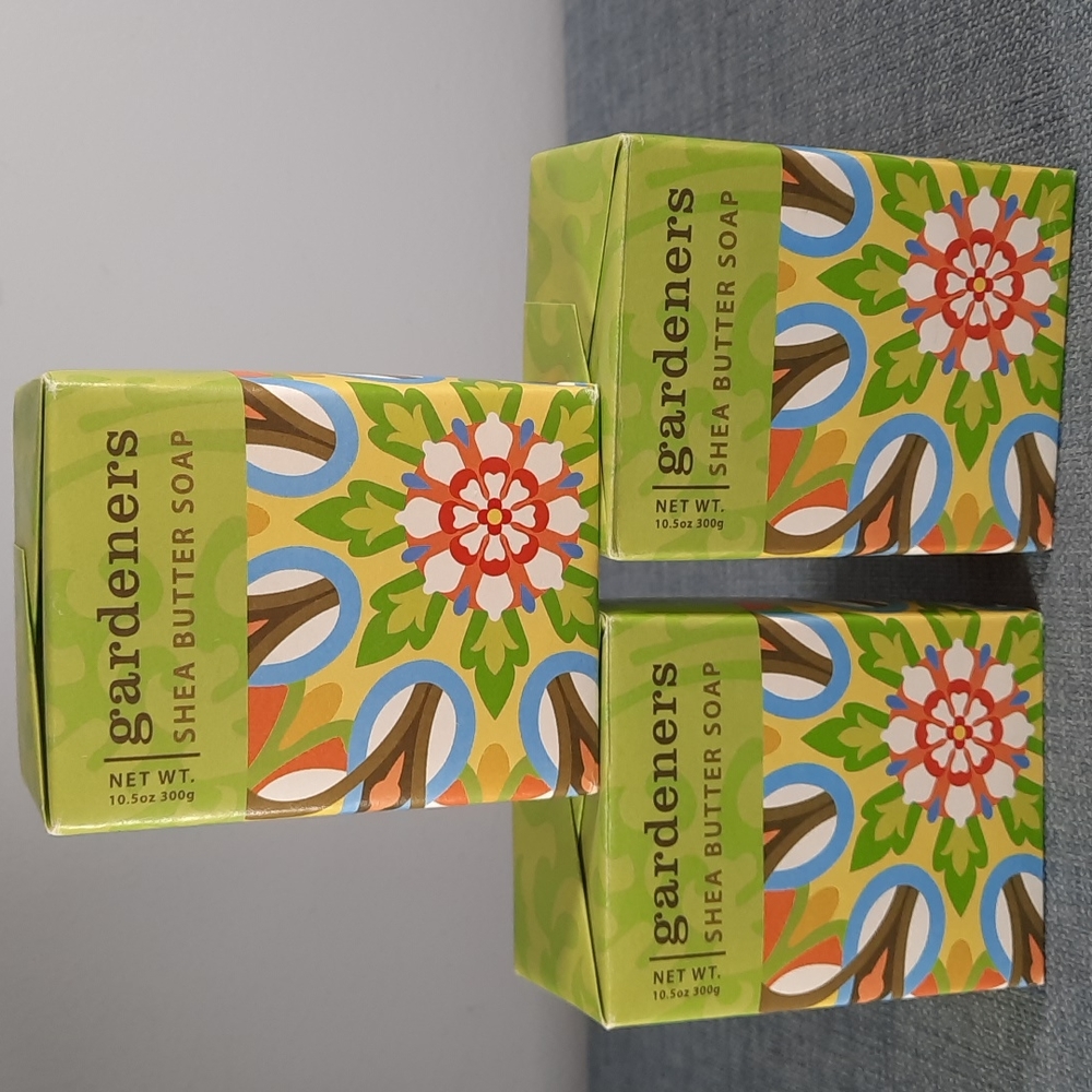 Gardeners Shea Butter Spa Bar Bath Soap Set 3, 10.5oz Bars Exfoliating Clove NWT